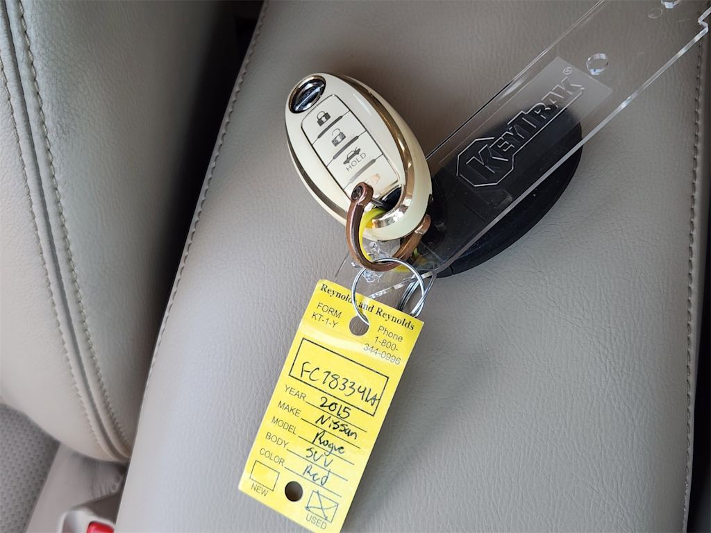Thumbnail: 2015 Nissan Rogue - 16