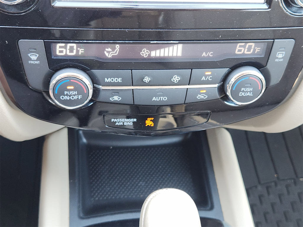 Thumbnail: 2015 Nissan Rogue - 26