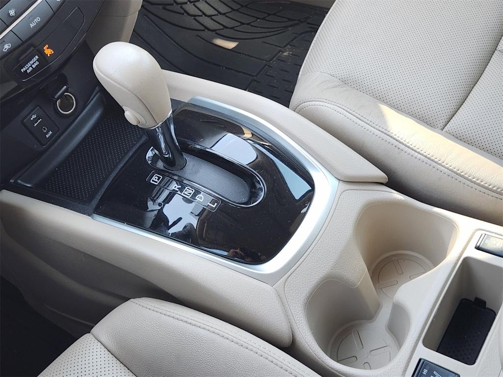 Thumbnail: 2015 Nissan Rogue - 13