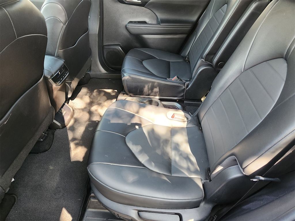 Thumbnail: 2022 Toyota Highlander - 34