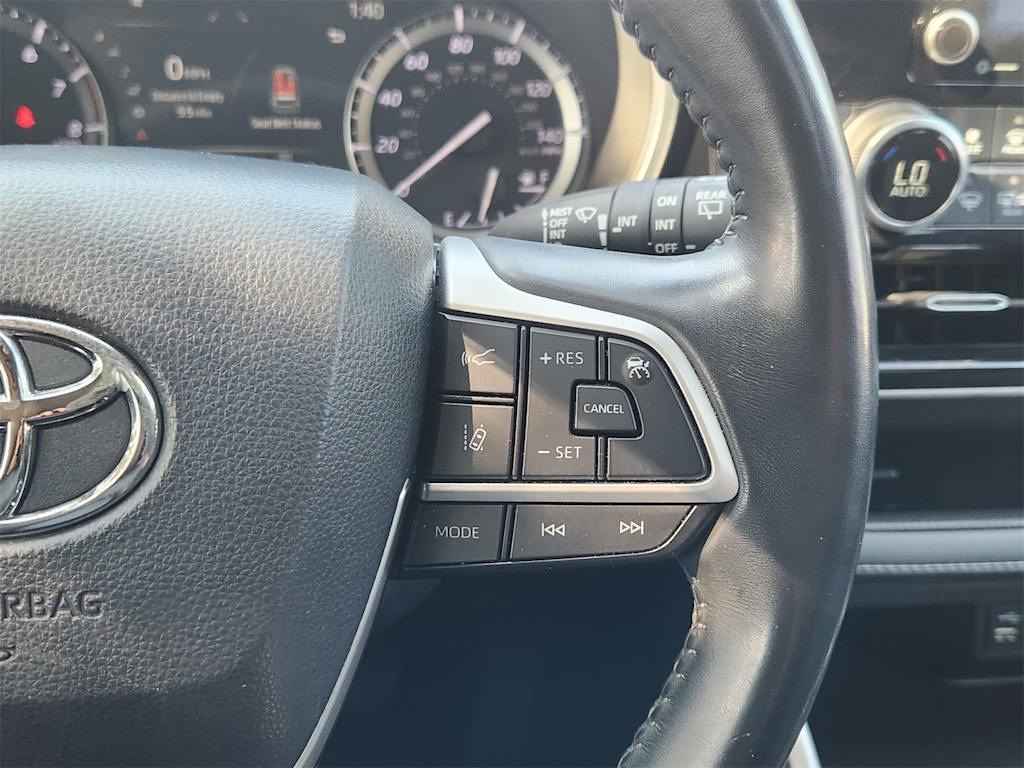 Thumbnail: 2022 Toyota Highlander - 33