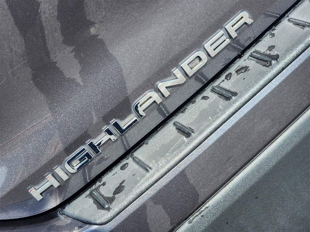 Thumbnail: 2022 Toyota Highlander - 5