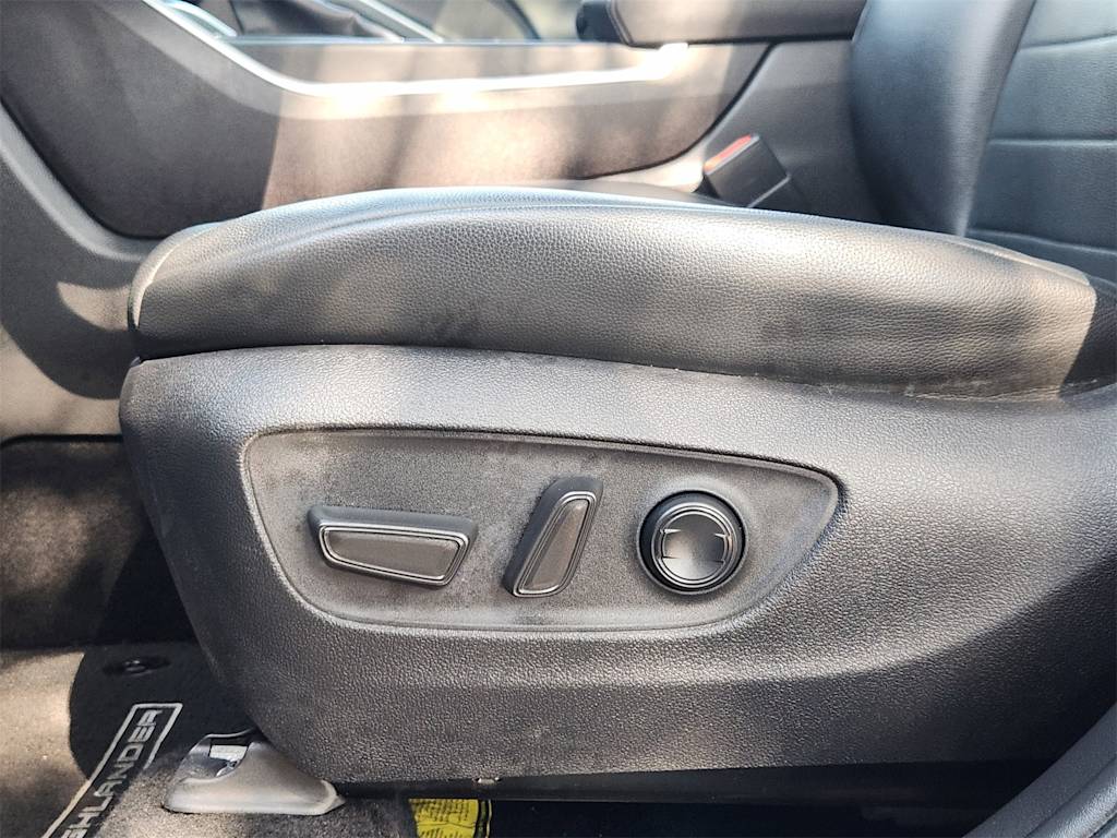 Thumbnail: 2022 Toyota Highlander - 30