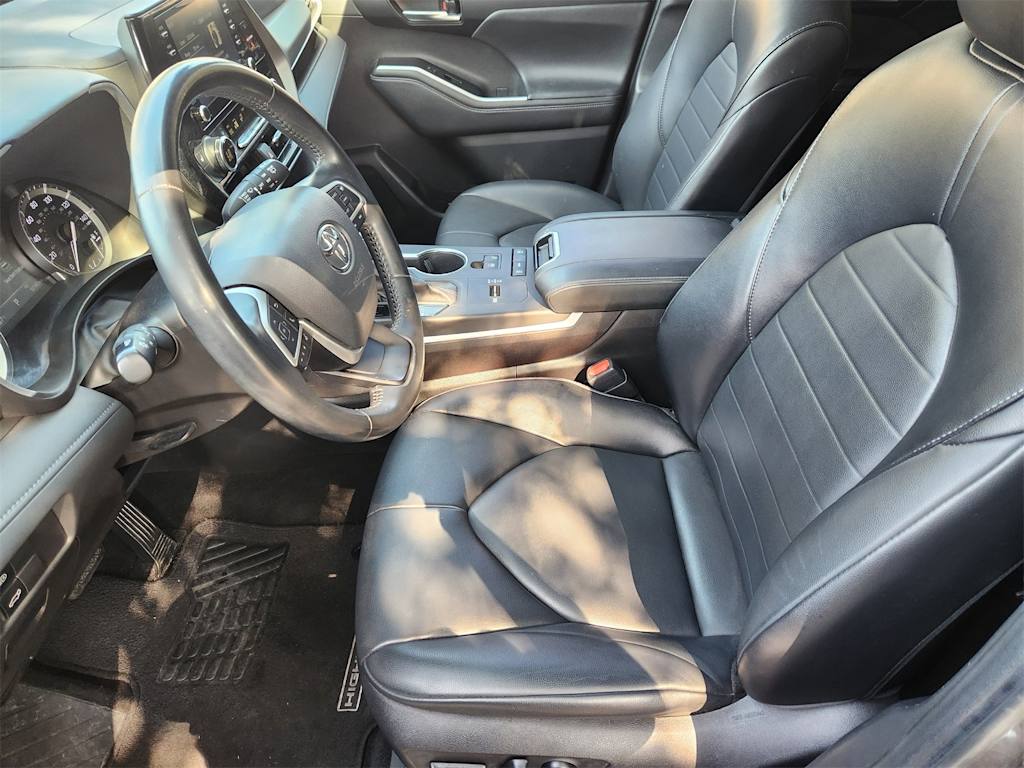 Thumbnail: 2022 Toyota Highlander - 9