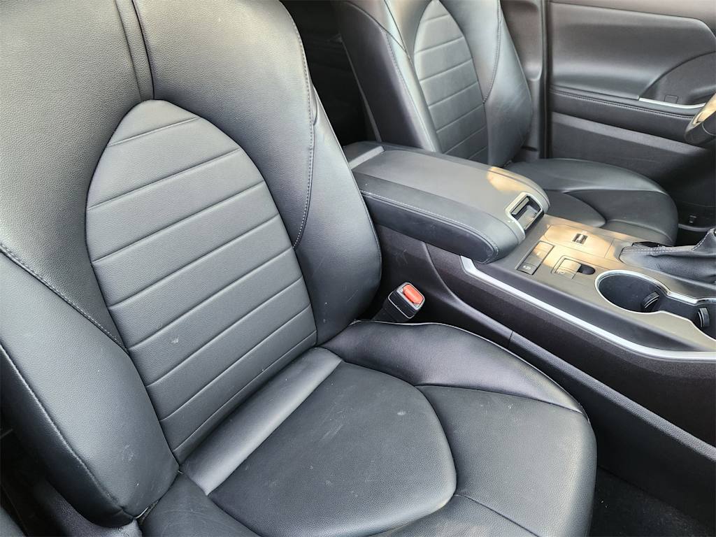 Thumbnail: 2022 Toyota Highlander - 10