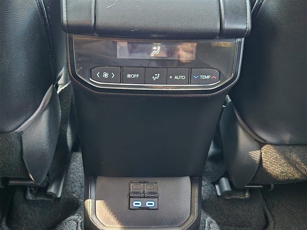 Thumbnail: 2022 Toyota Highlander - 35