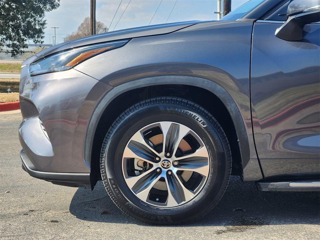Thumbnail: 2022 Toyota Highlander - 6