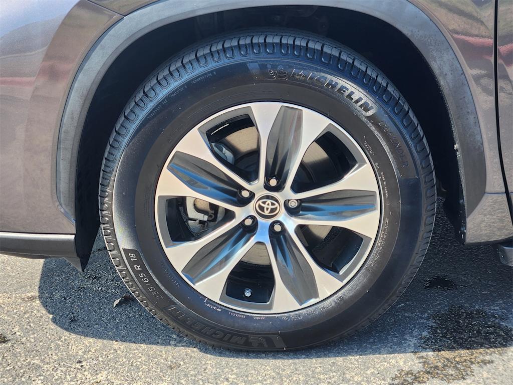 Thumbnail: 2022 Toyota Highlander - 22