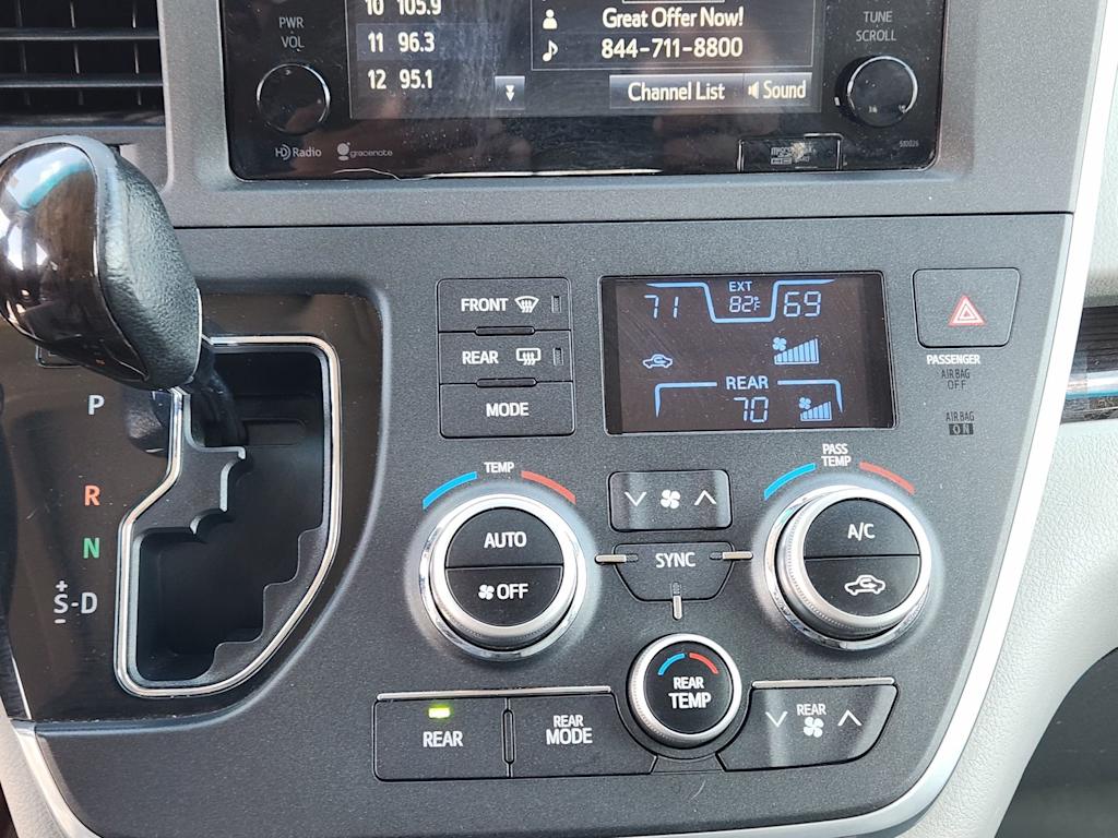 Thumbnail: 2015 Toyota Sienna - 23