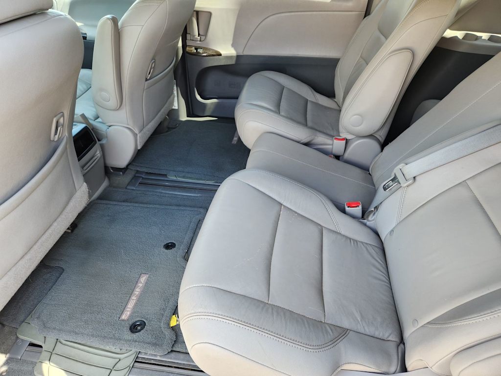 Thumbnail: 2015 Toyota Sienna - 10