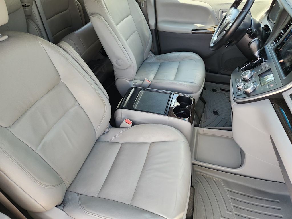 Thumbnail: 2015 Toyota Sienna - 20