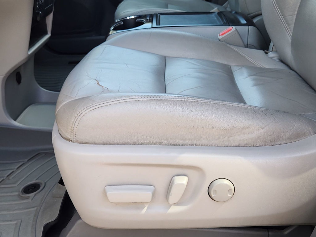 Thumbnail: 2015 Toyota Sienna - 27