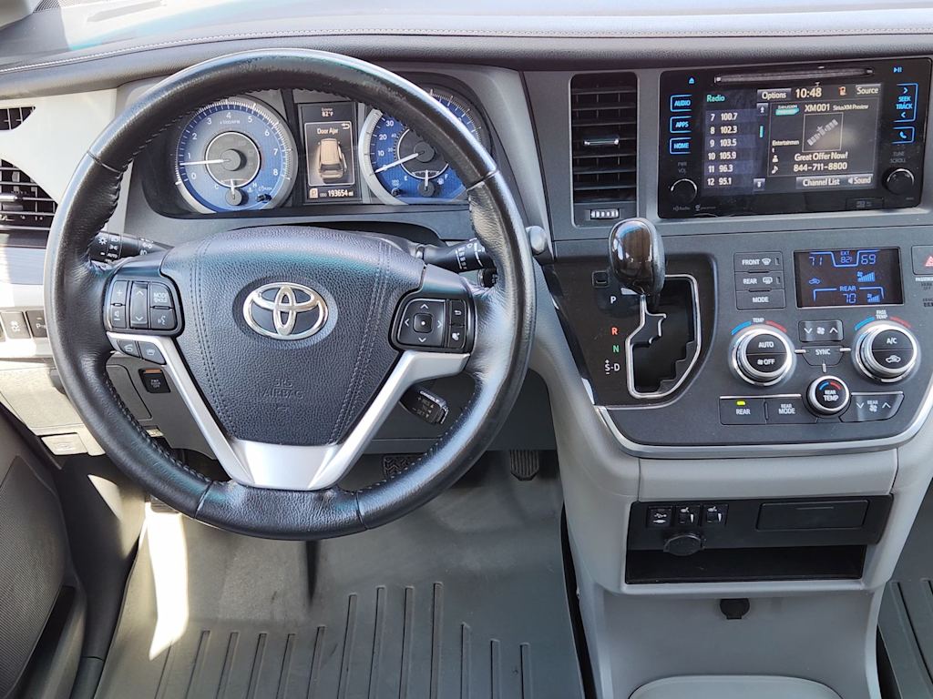 Thumbnail: 2015 Toyota Sienna - 7