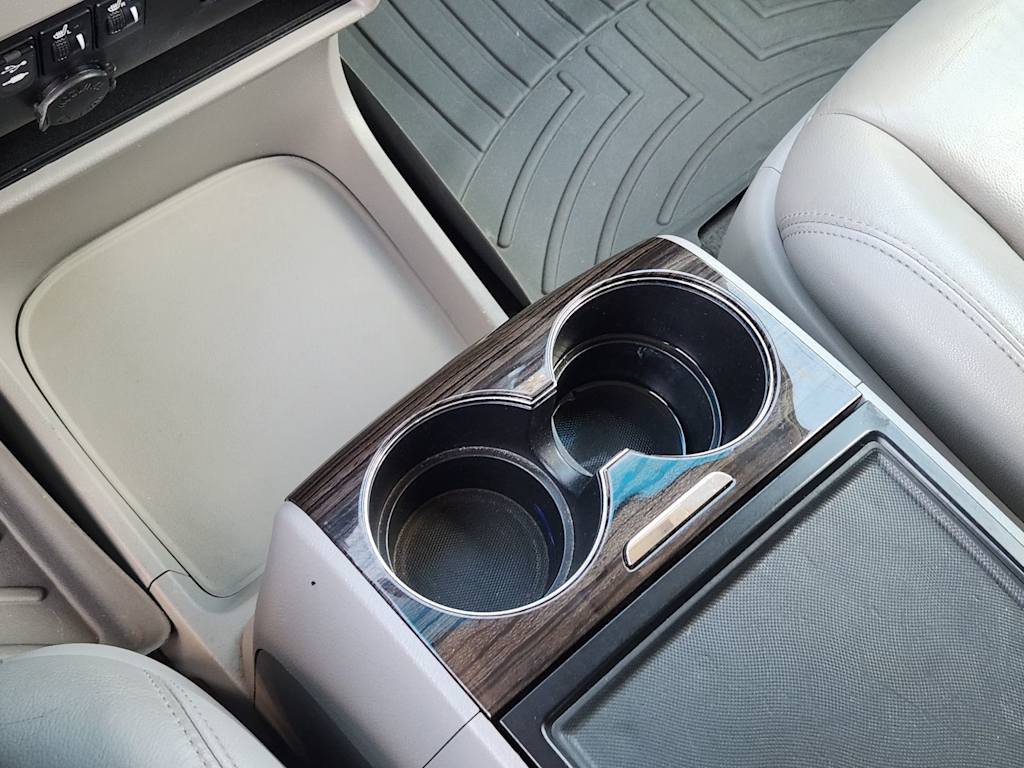 Thumbnail: 2015 Toyota Sienna - 12