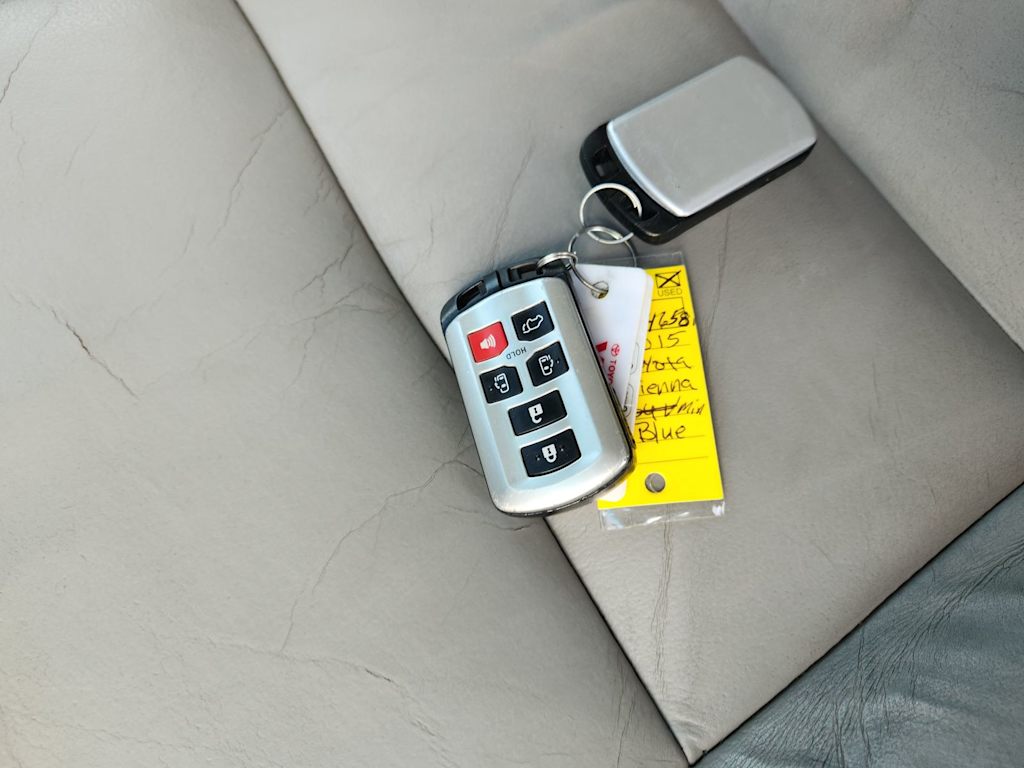 Thumbnail: 2015 Toyota Sienna - 14