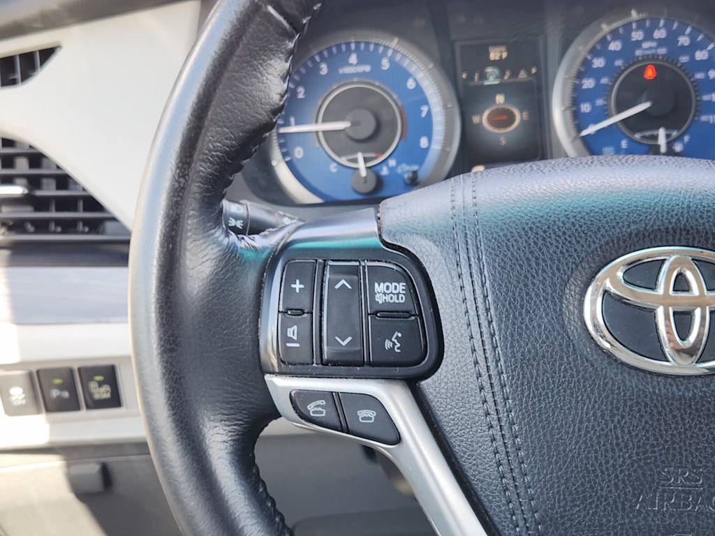 Thumbnail: 2015 Toyota Sienna - 29