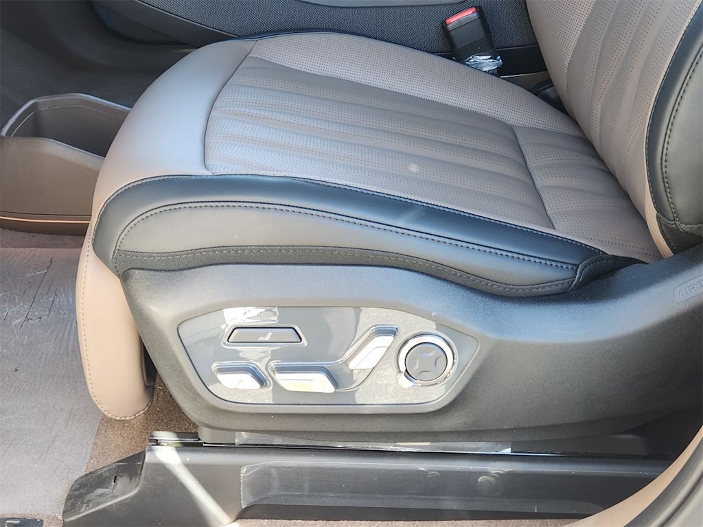 Thumbnail: 2026 Kia EV9 - 25