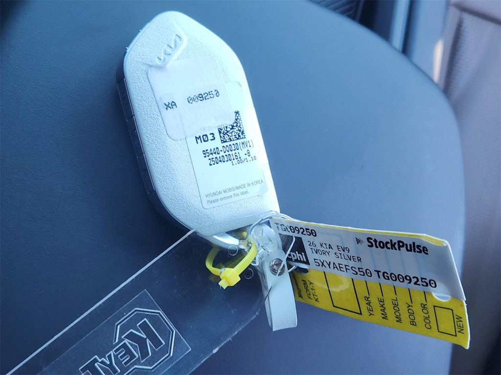 Thumbnail: 2026 Kia EV9 - 15