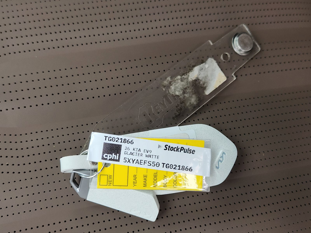 Thumbnail: 2026 Kia EV9 - 14