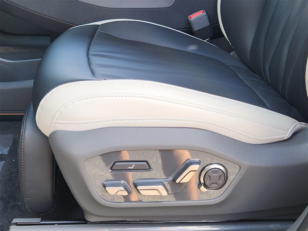 Thumbnail: 2026 Kia EV9 - 28