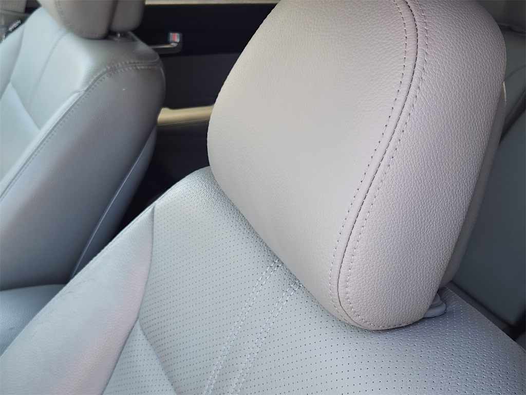 Thumbnail: 2015 Kia Sorento - 24