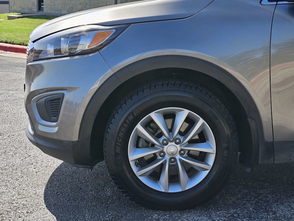 Thumbnail: 2017 Kia Sorento - 5