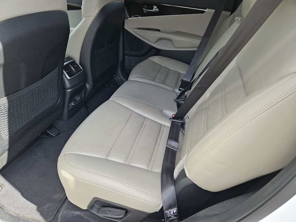 Thumbnail: 2017 Kia Sorento - 11