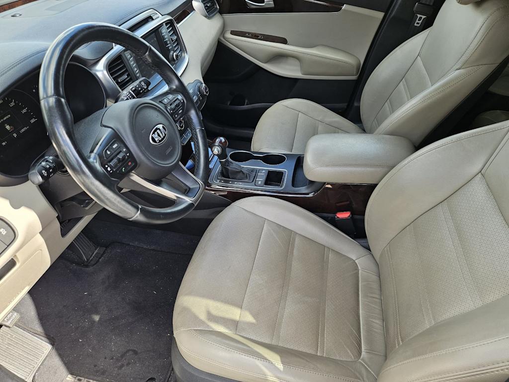 Thumbnail: 2017 Kia Sorento - 9