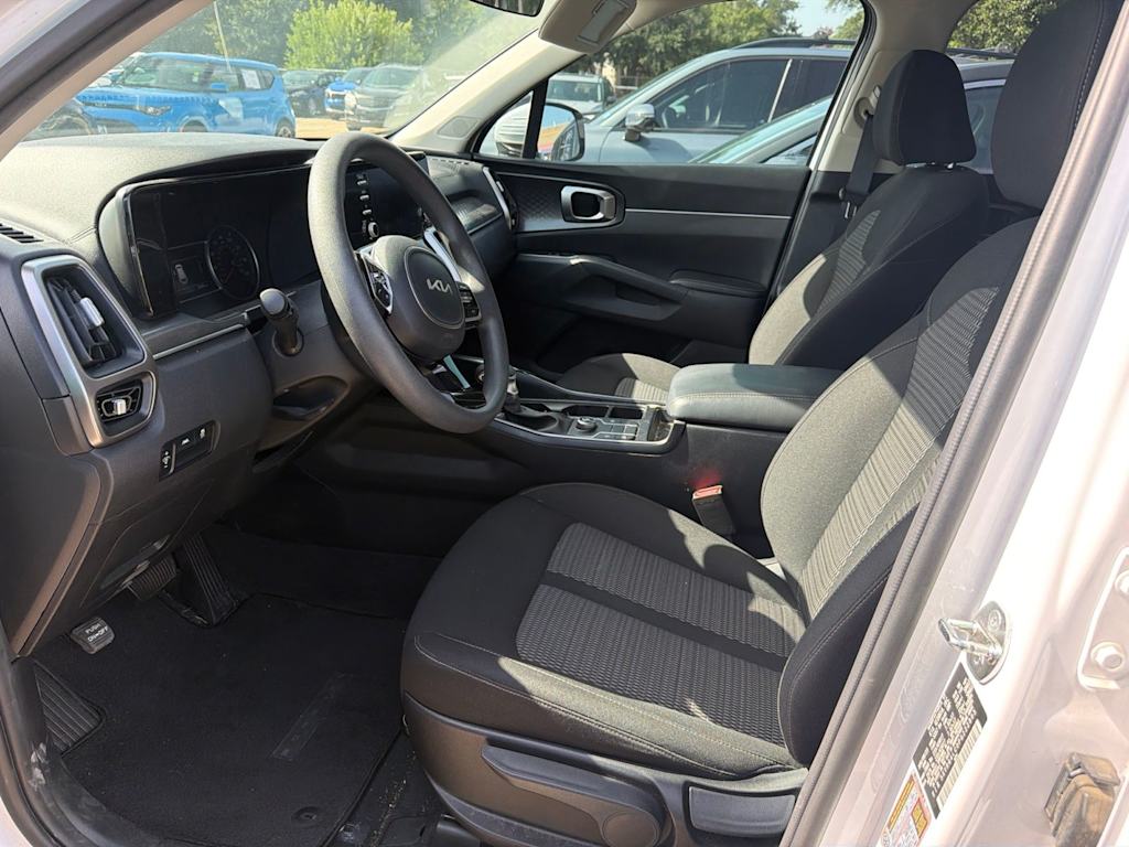 Thumbnail: 2023 Kia Sorento - 7
