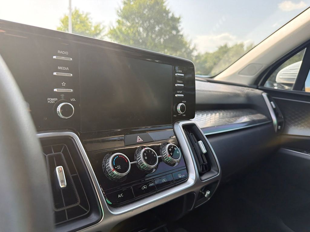 Thumbnail: 2023 Kia Sorento - 9