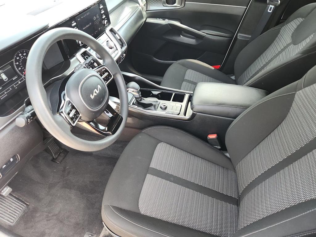 Thumbnail: 2023 Kia Sorento - 8