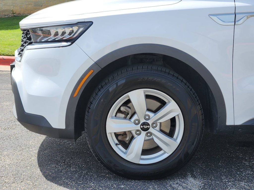 Thumbnail: 2023 Kia Sorento - 5