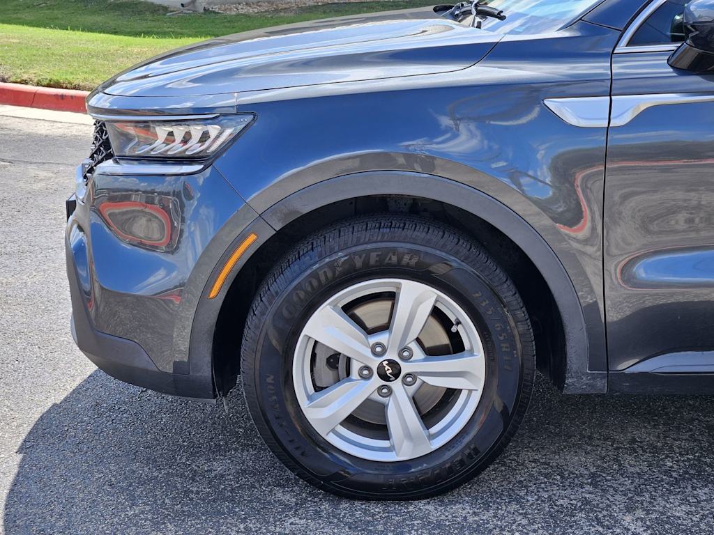 Thumbnail: 2022 Kia Sorento - 5
