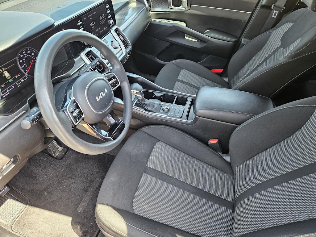 Thumbnail: 2022 Kia Sorento - 8
