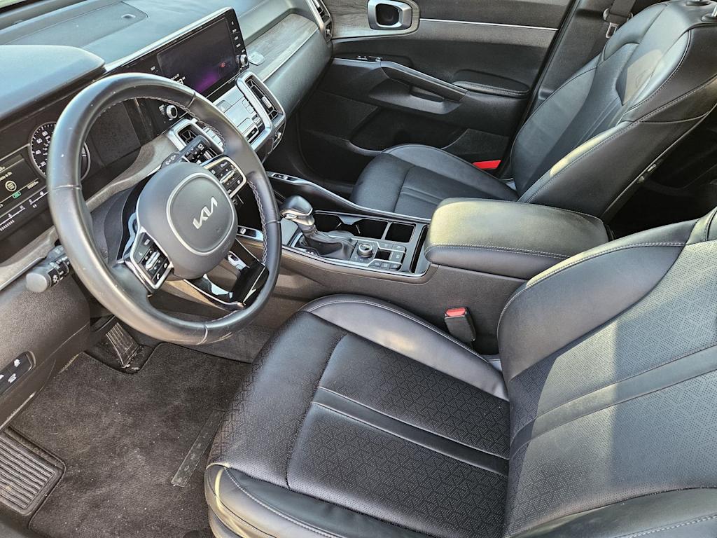 Thumbnail: 2022 Kia Sorento - 9