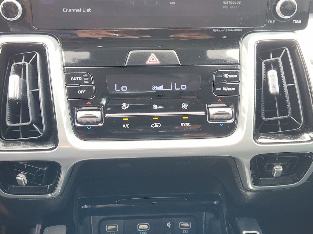 Thumbnail: 2022 Kia Sorento - 24