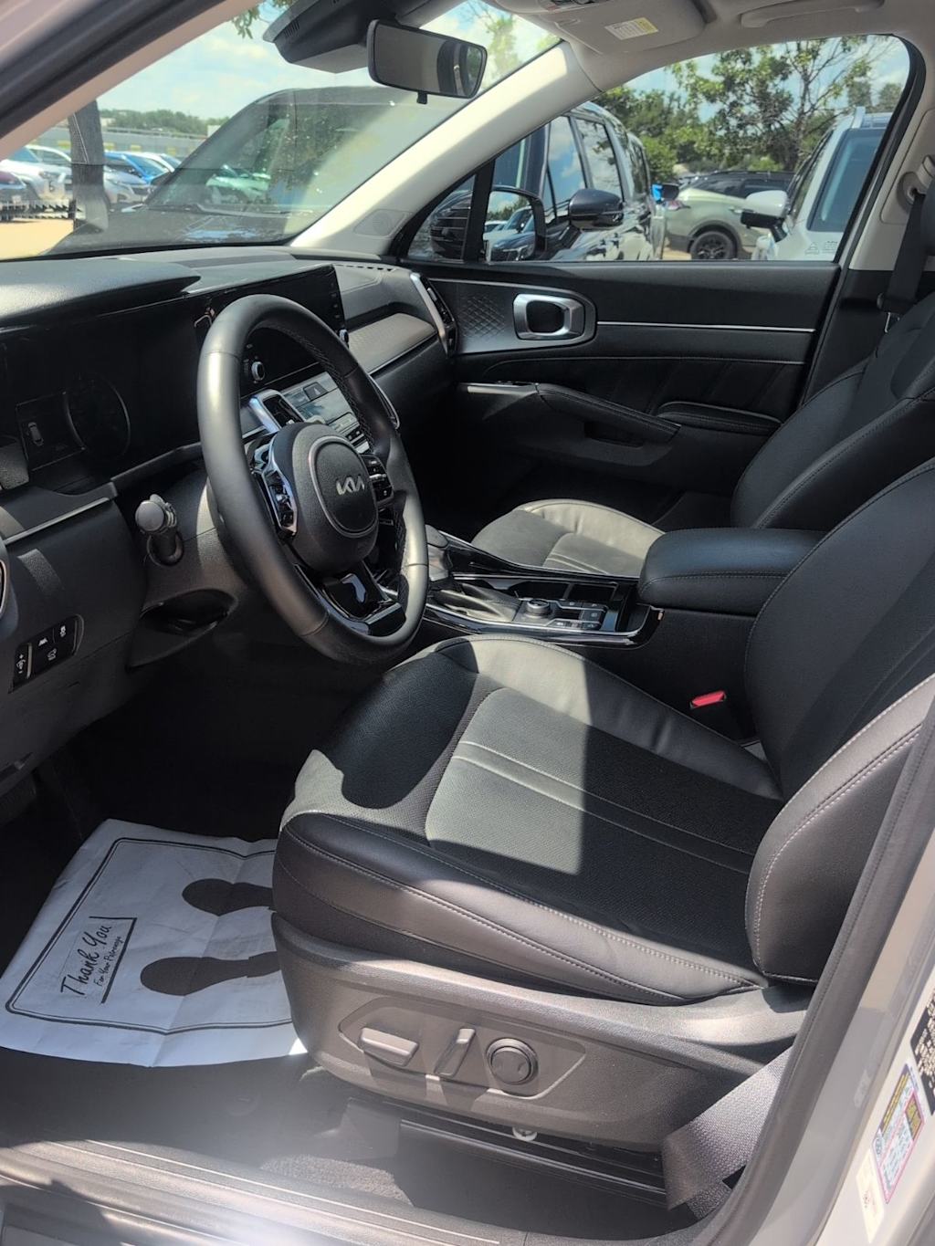 Thumbnail: 2022 Kia Sorento - 6