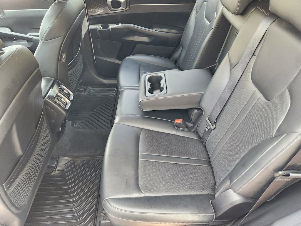 Thumbnail: 2023 Kia Sorento - 11