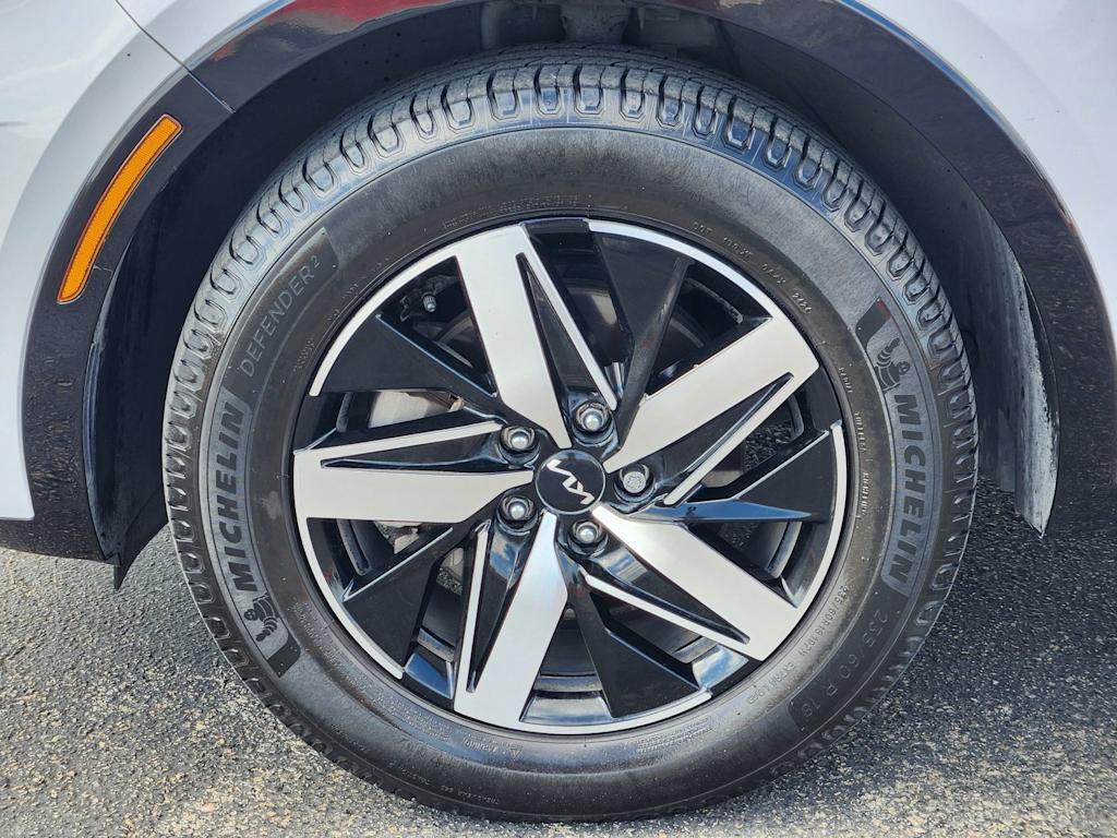 Thumbnail: 2023 Kia Sorento - 22