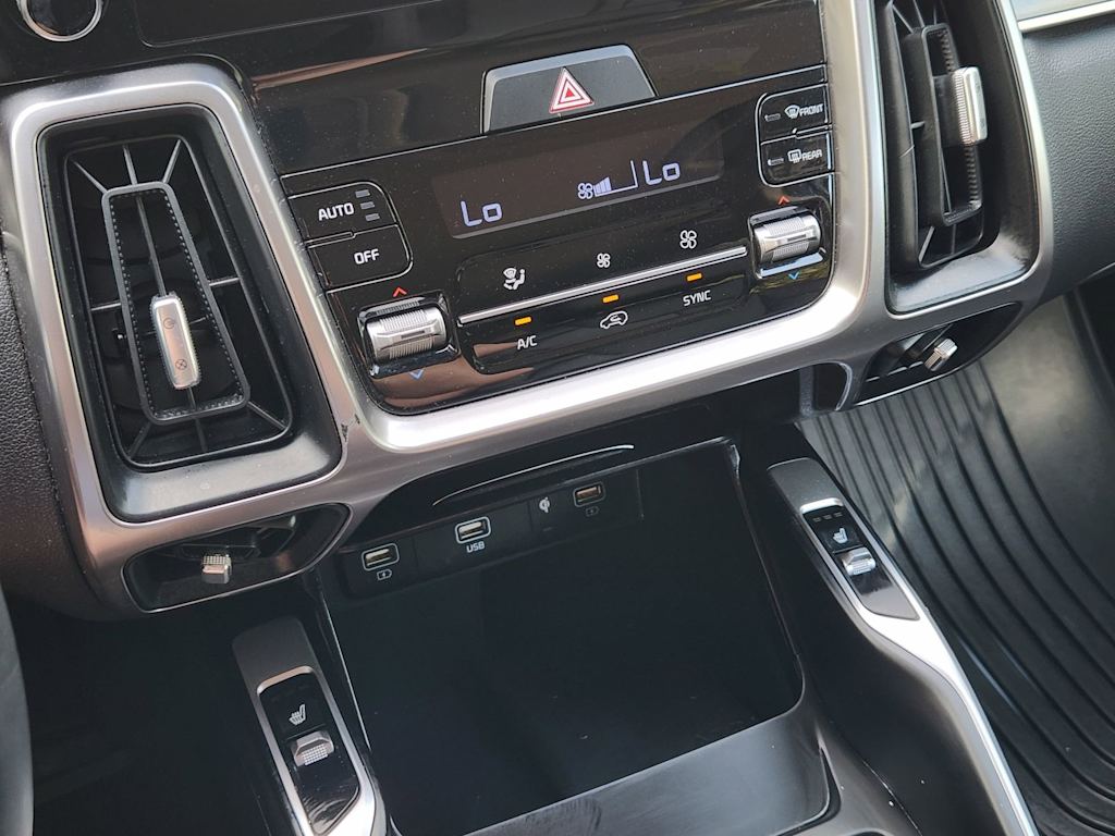 Thumbnail: 2023 Kia Sorento - 25