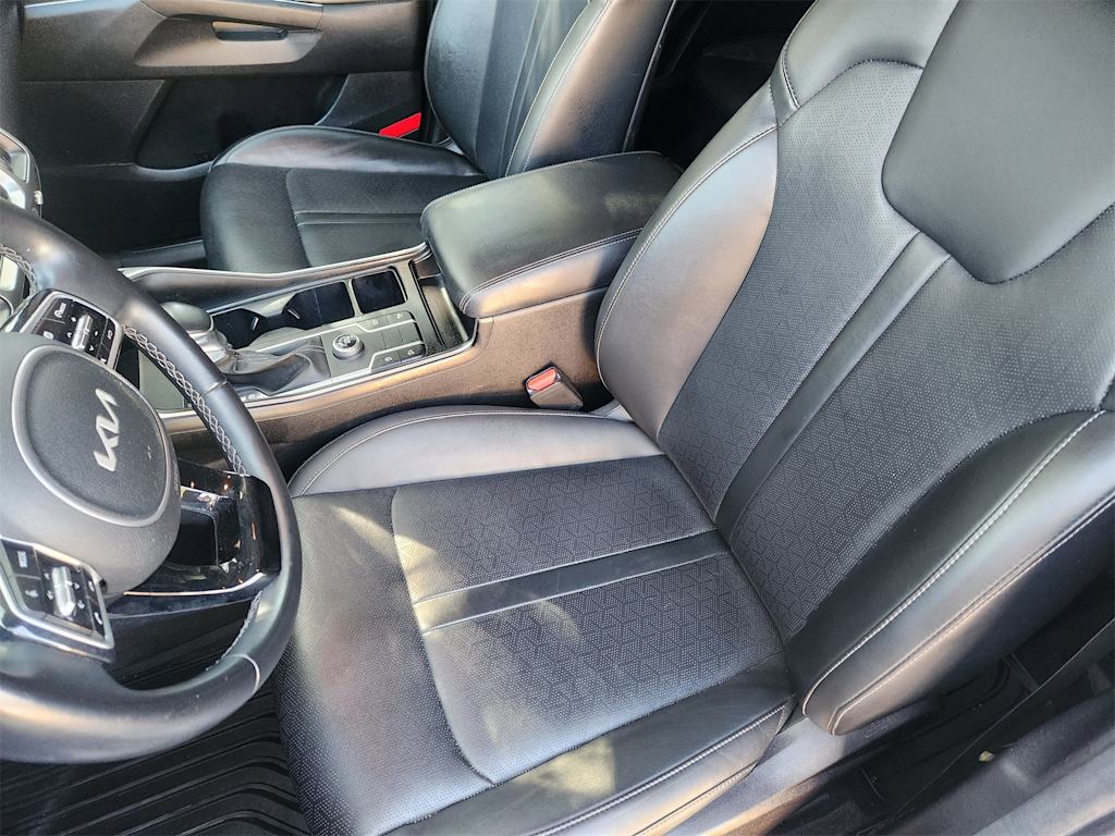 Thumbnail: 2022 Kia Sorento - 8