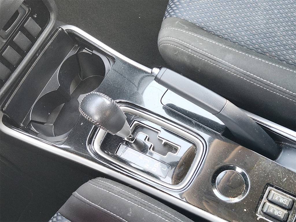 Thumbnail: 2018 Mitsubishi Outlander - 14