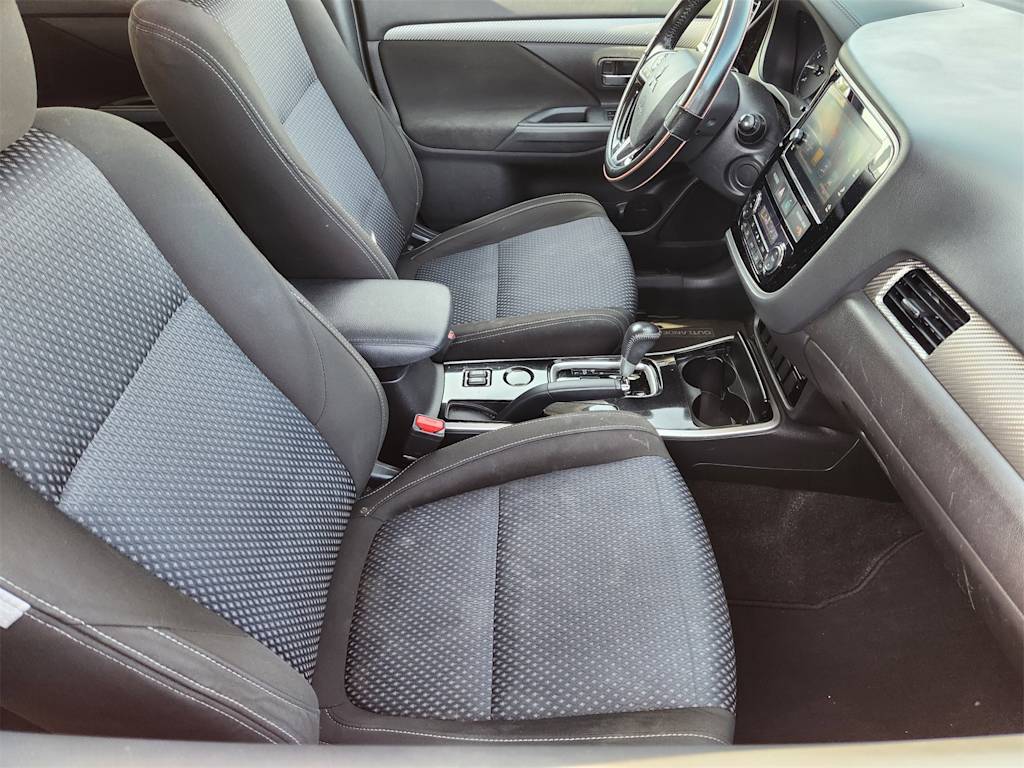 Thumbnail: 2018 Mitsubishi Outlander - 10