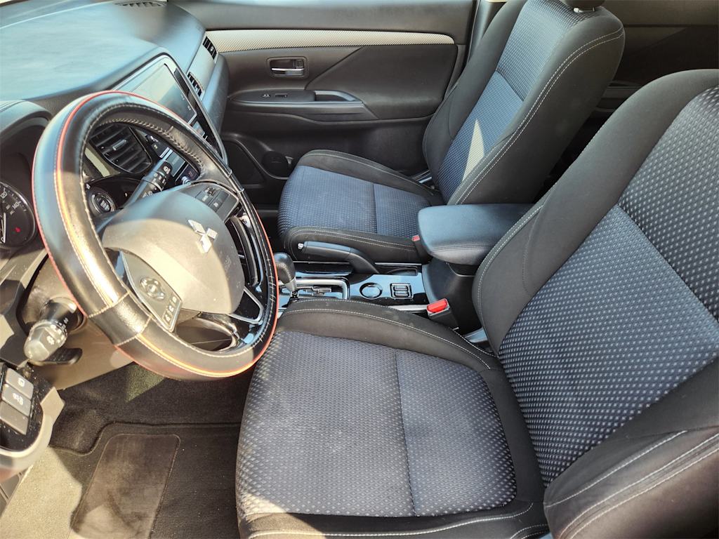 Thumbnail: 2018 Mitsubishi Outlander - 9