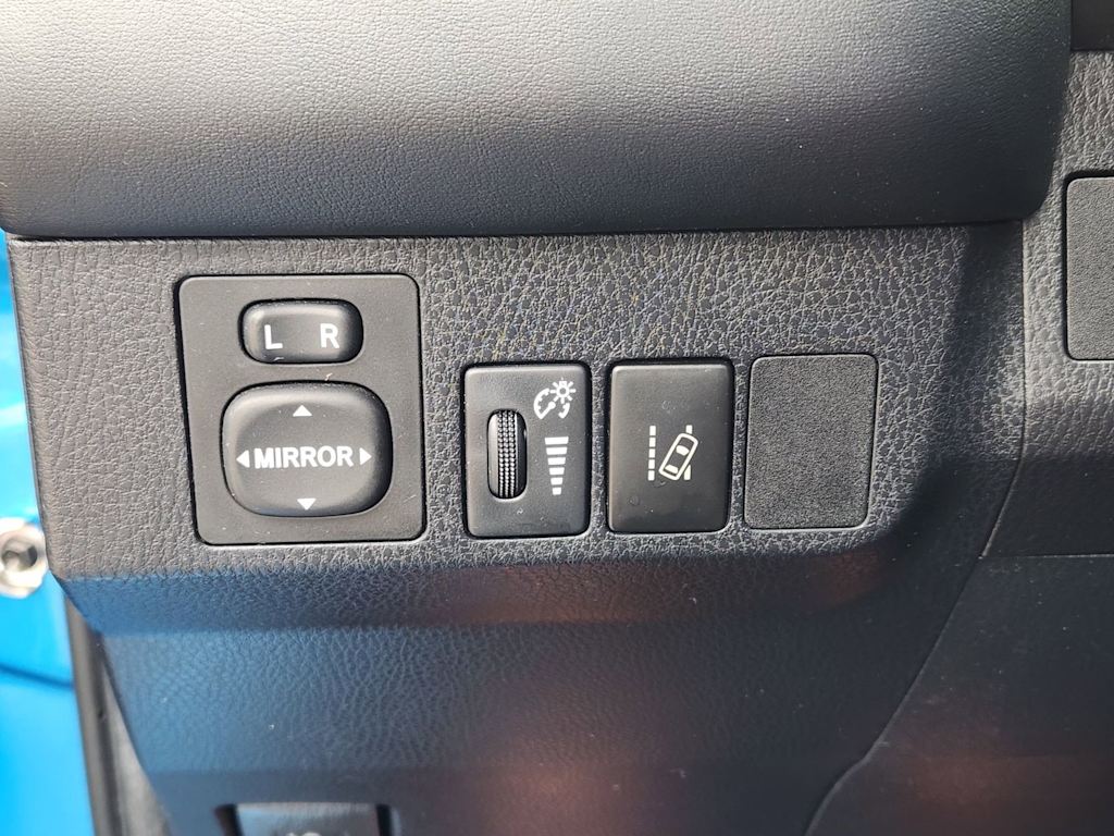 Thumbnail: 2018 Toyota RAV4 - 28