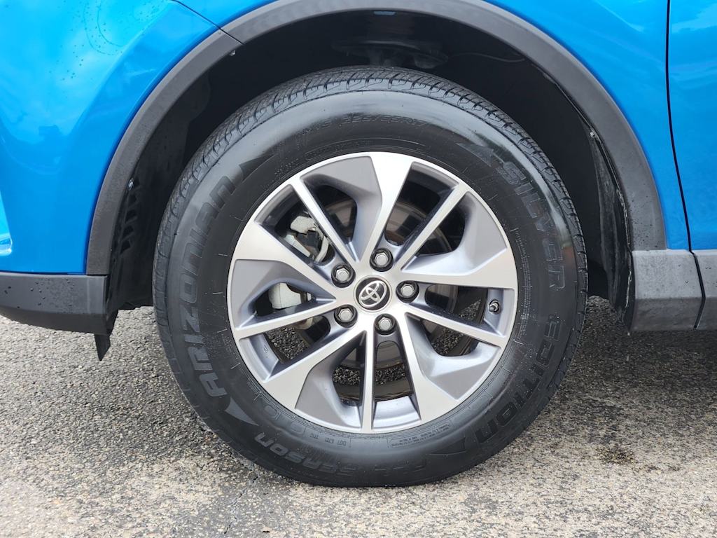 Thumbnail: 2018 Toyota RAV4 - 20