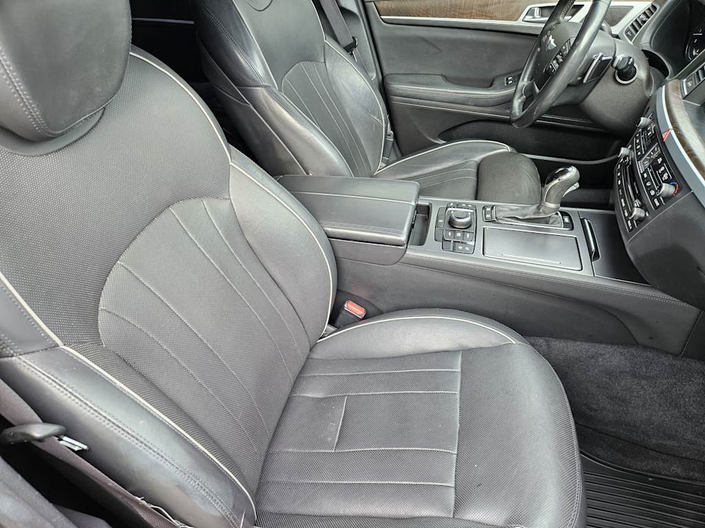 Thumbnail: 2015 Hyundai Genesis - 19