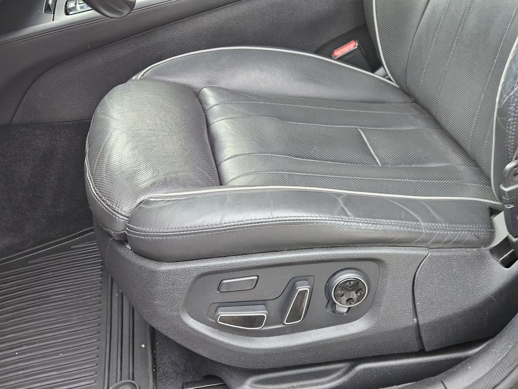 Thumbnail: 2015 Hyundai Genesis - 26