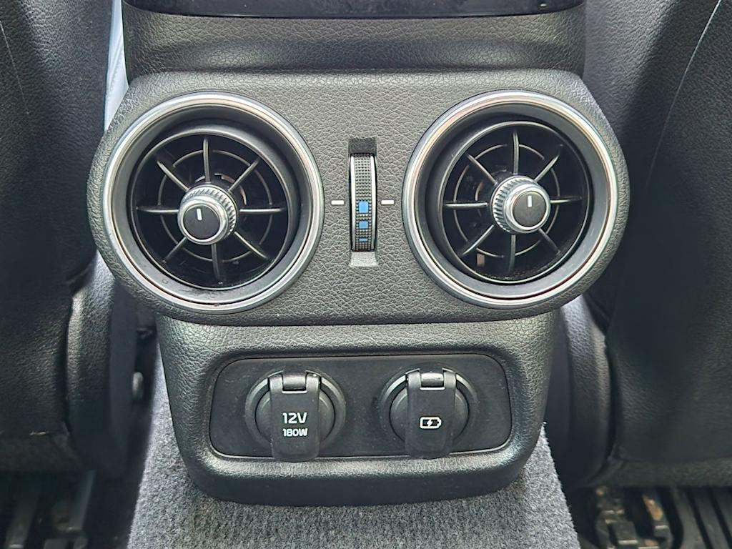 Thumbnail: 2022 Kia Stinger - 32