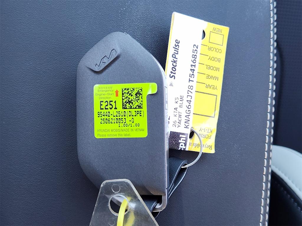 Thumbnail: 2026 Kia K5 - 17